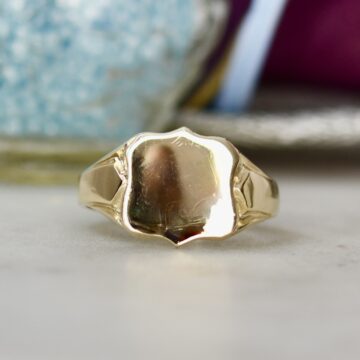 Shield Signet Ring in 9ct Gold