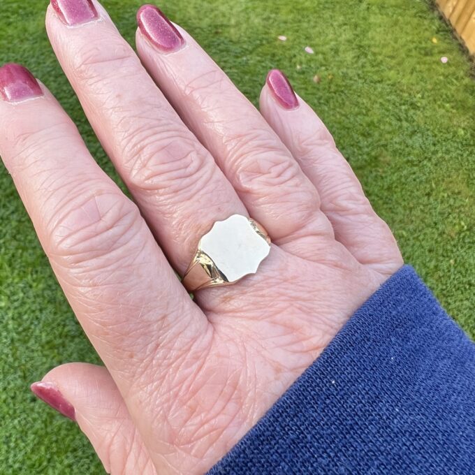 Shield Signet Ring in 9ct Gold