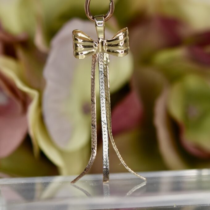Bow Brooch Pendant in 9ct Gold
