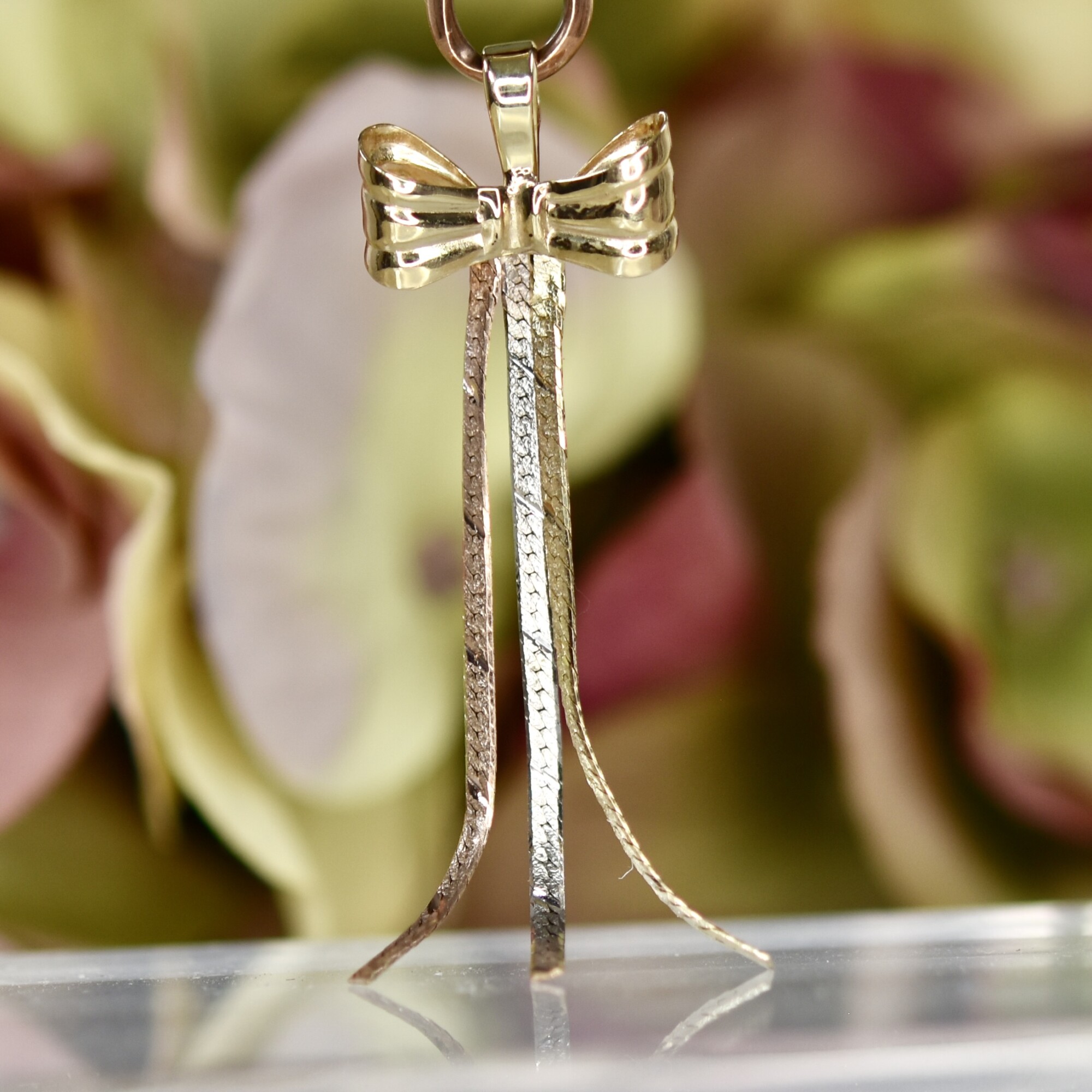 Bow Brooch Pendant in 9ct Gold