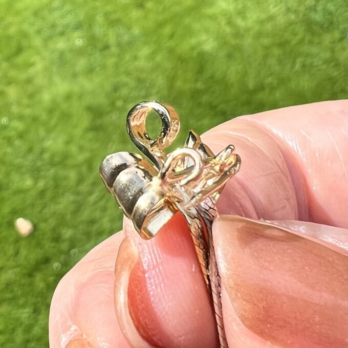 Bow Brooch Pendant in 9ct Gold