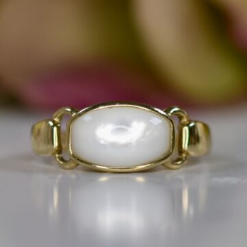 Moonstone Ring in 9ct Gold