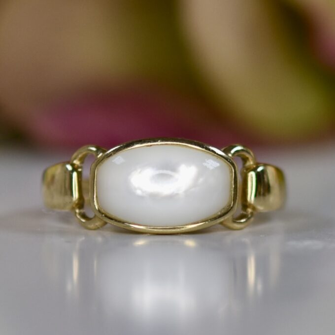 Moonstone Ring in 9ct Gold