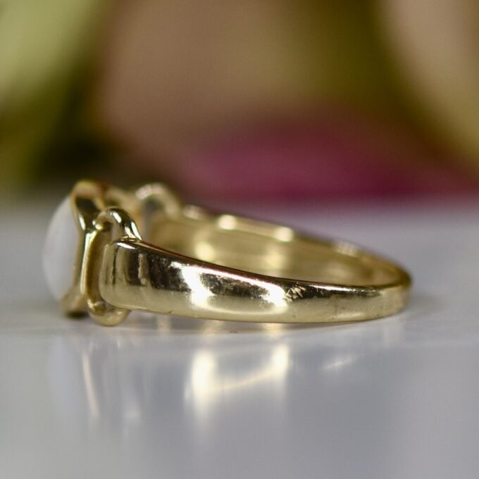 Moonstone Ring in 9ct Gold