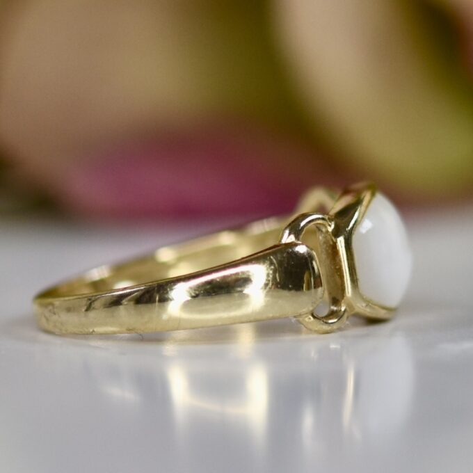 Moonstone Ring in 9ct Gold