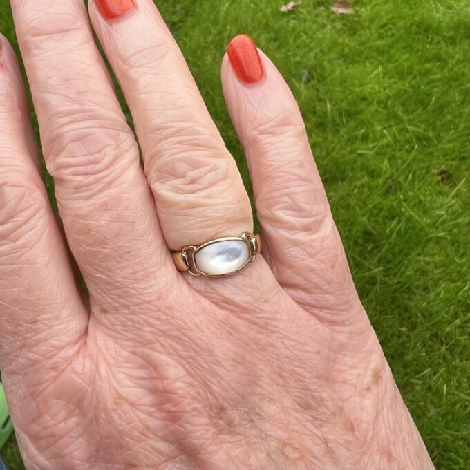 Moonstone Ring in 9ct Gold